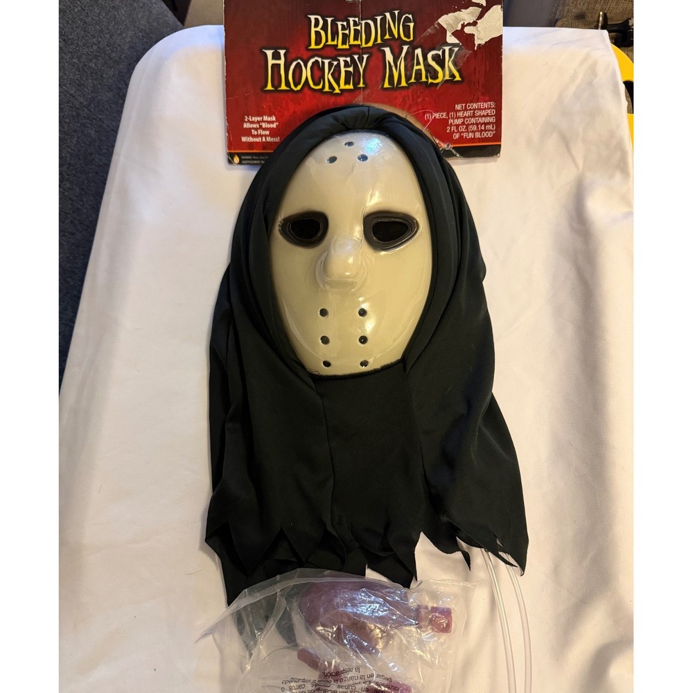 NWT Bleeding Hockey Mask Halloween Costume Accessory with Pump Blood Liquid NEW